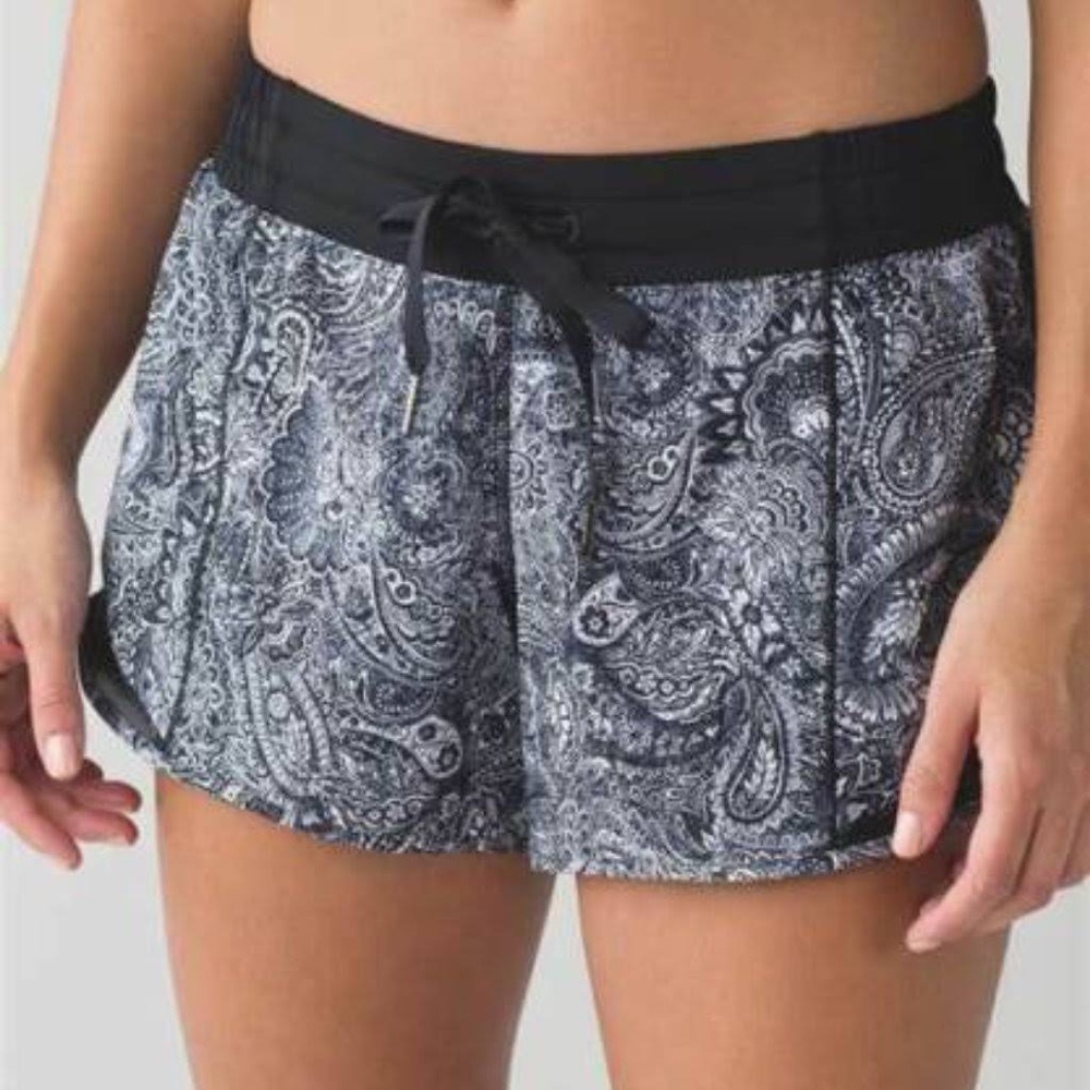 Lululemon Hotty hot running shorts
